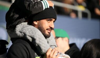 Oregon honors former QB Marcus Mariota during big game against USC