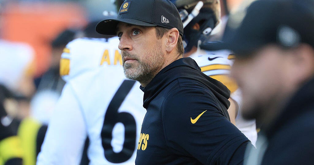 Aaron Rodgers on track to play in Week 13 against Bills after missing last game with wrist injury