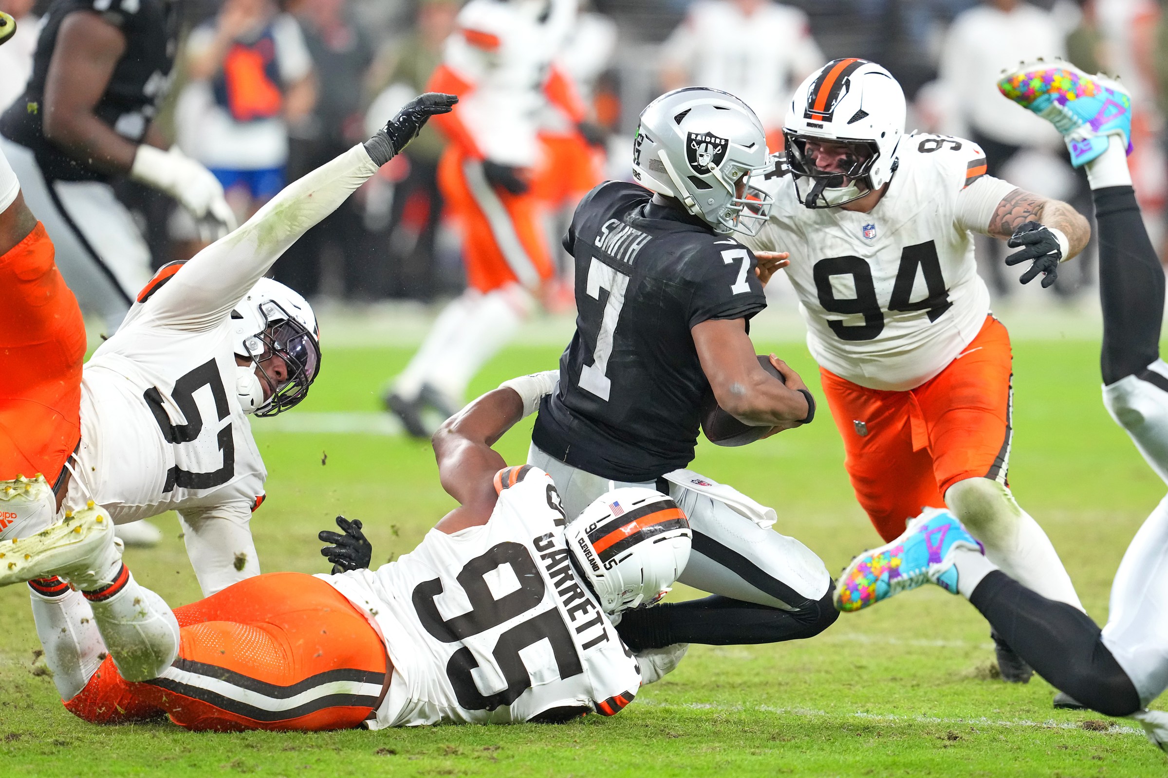 Browns defense dominates with 10 sacks in Week 12 vs Raiders
