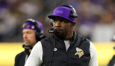 Vikings' Brian Flores Delivers Warning to Seahawks' Sam Darnold