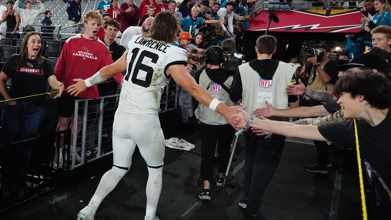 Jaguars aim to extend winning streak against struggling Titans