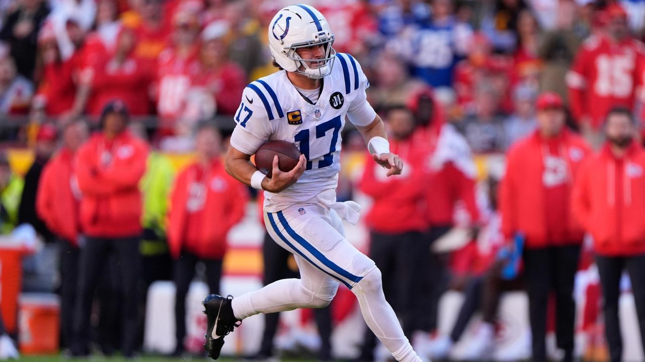 Texans hit the road as they try to cut into Colts' division lead and get back in playoff mix