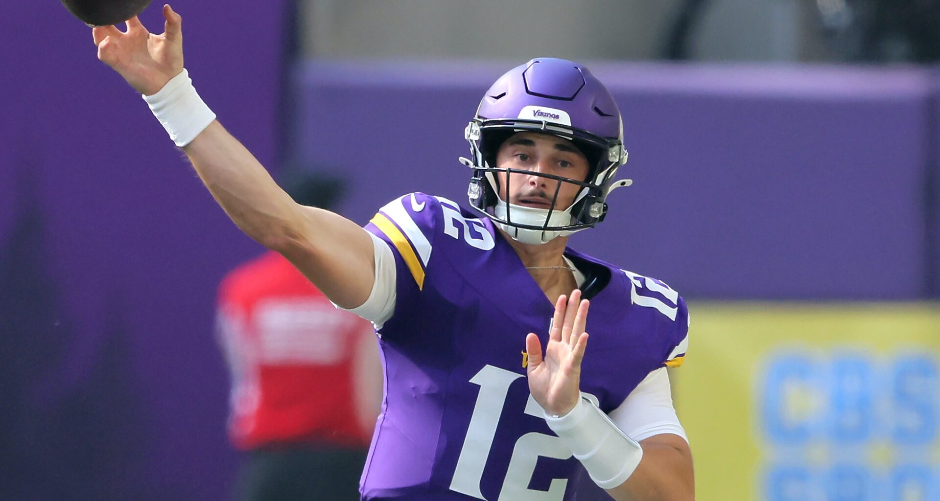 T.J. Hockenson Makes Feelings Clear on Vikings QB Max Brosmer