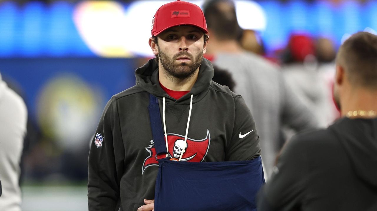 Cardinals and Buccaneers face off with each team trying to stop a 3-game losing streak