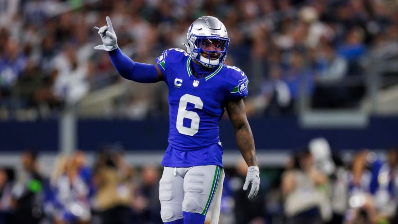 Seahawks sign Gaskin, elevate Diggs from practice squad