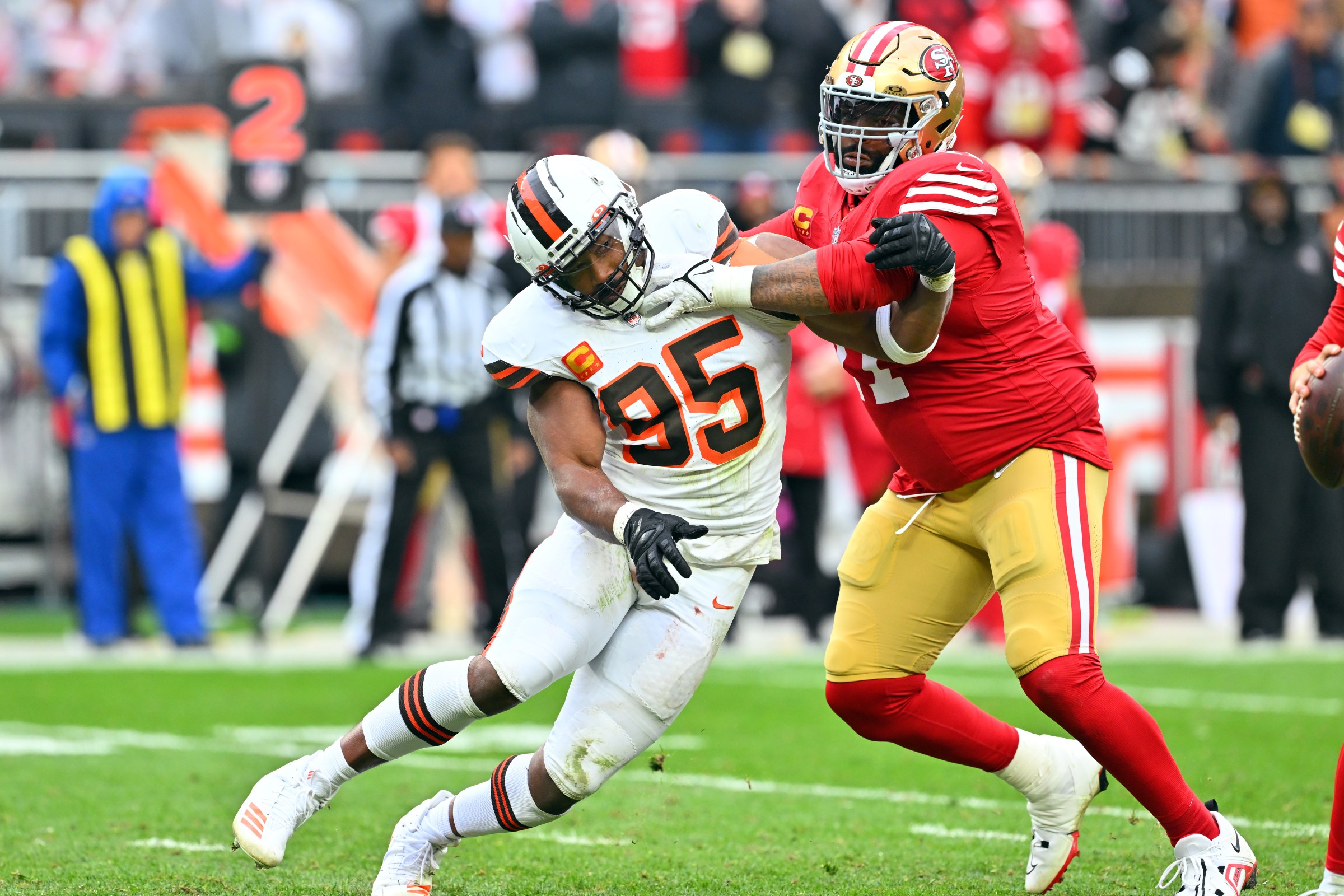 CLEVELAND, OHIO - OCTOBER 15: Defensive end Myles Garrett #95 of the Cleveland Browns wrestles with offensive tackle Trent Williams #71 of the San Francisco 49ers during the fourth quarter at Cleveland Browns Stadium on October 15, 2023 in Cleveland, Ohio. (Photo by Jason Miller/Getty Images)