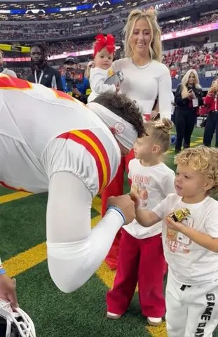 NFL/Instagram Patrick Mahomes with his family