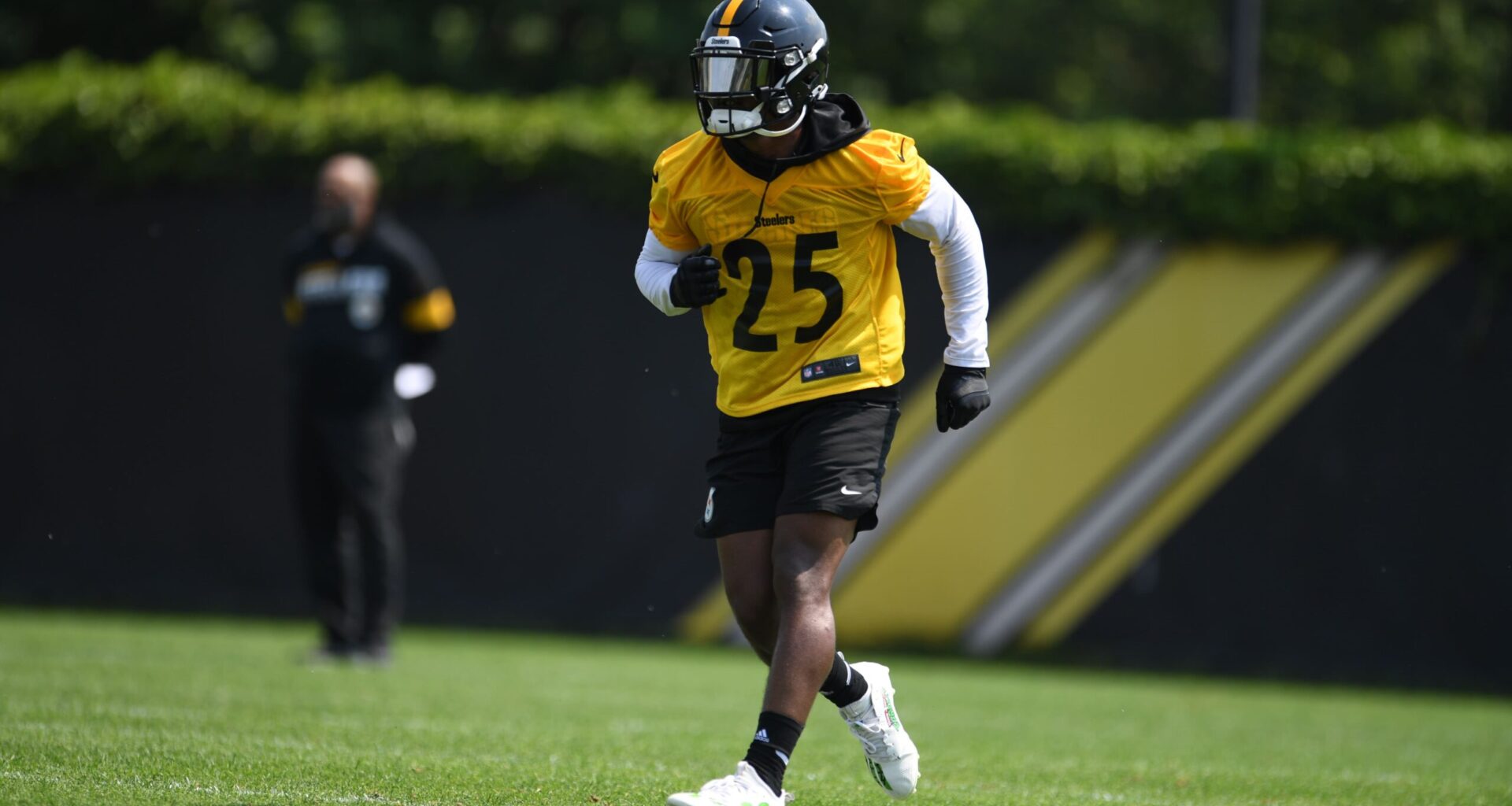 Former Steelers Draft Pick Wins Grey Cup in CFL