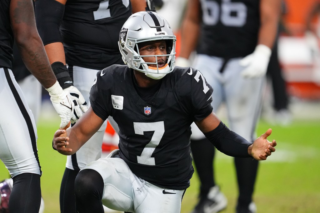 Geno Smith #7 of the Las Vegas Raiders.