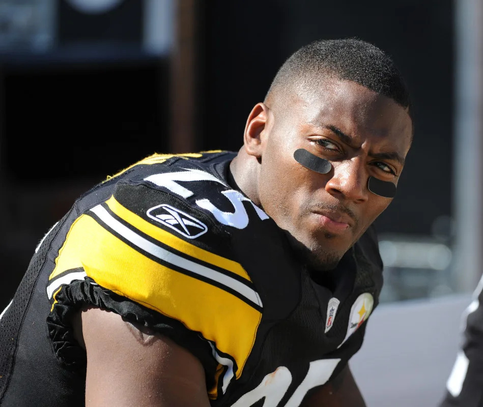 PITTSBURGH, PA - OCTOBER 09: Safety Ryan Clark #25 of the Pittsburgh Steelers looks on from the sideline during a game against the Tennessee Titans at Heinz Field on October 9, 2011 in Pittsburgh, Pennsylvania. The Steelers defeated the Titans 38-17. (Photo by George Gojkovich/Getty Images)George Gojkovich&sol;Getty Images