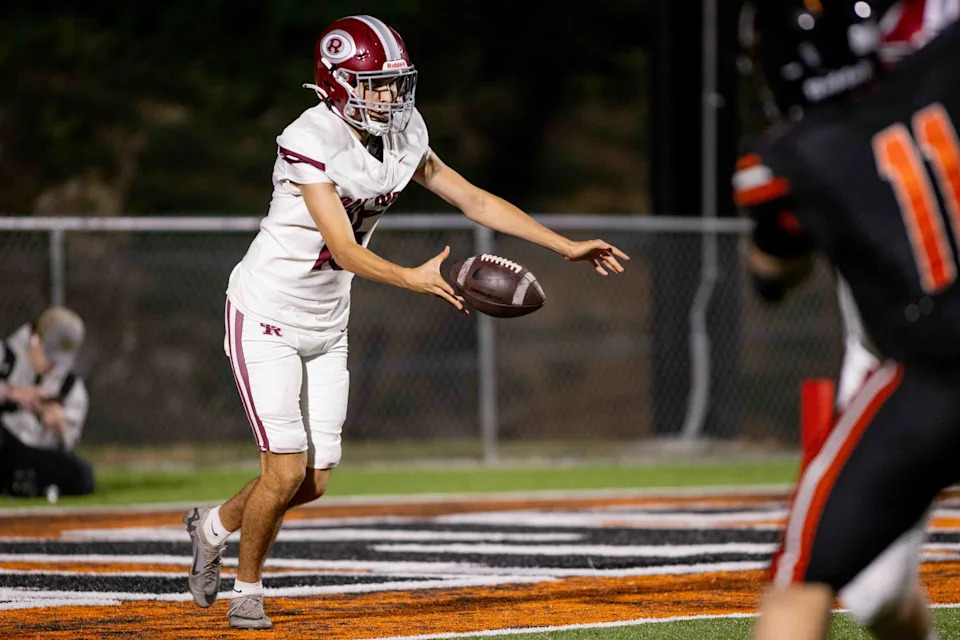 Oak Ridge’s Eli Pearson (15) punts the ball during the TSSAA high school football game between Clinton High School and Oak Ridge High School on Aug. 29, 2025, in Clinton, Tenn.
