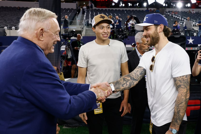 Dallas Cowboys owner and general manager Jerry Jones (left) shakes hands with Dallas Stars...