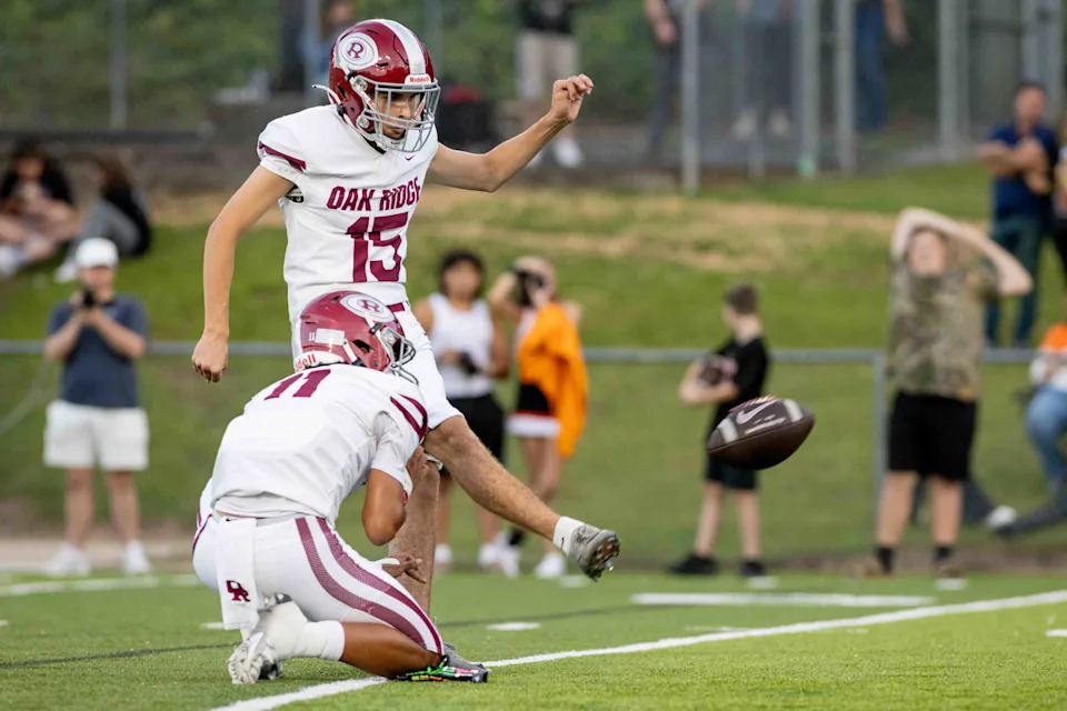 Oak Ridge’s Eli Pearson (15) kicks an extra point during the TSSAA high school football game between Clinton High School and Oak Ridge High School on Aug. 29, 2025, in Clinton, Tenn.