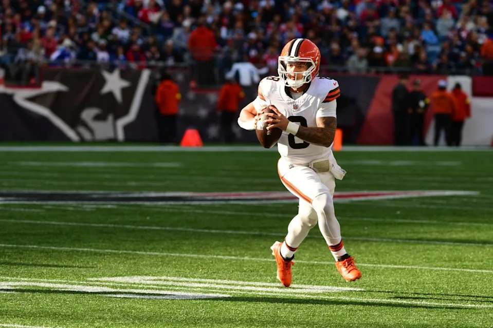 Cleveland Browns quarterback Dillon Gabriel (8) runs with the ball during the fourth quarter against the New England Patriots at Gillette Stadium. Bob DeChiara-Imagn Images