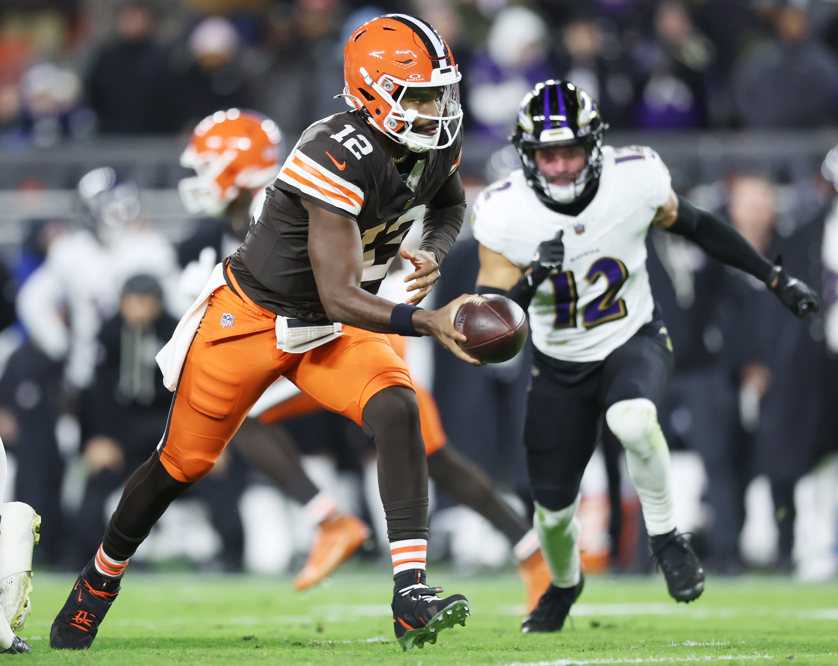 Cleveland Browns quarterback Shedeur Sanders hands the football off to Cleveland Browns running back Quinshon Judkins in the third quarter against the Baltimore Ravens.