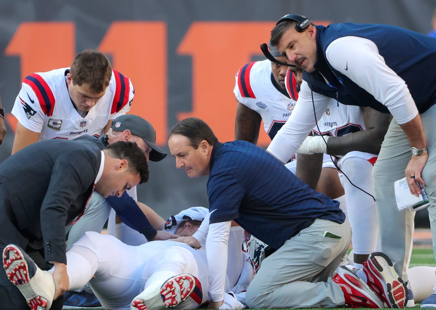 Campbell, who exited Sunday’s win over the Bengals on a cart, is believed to have suffered an MCL sprain, according to a league source.