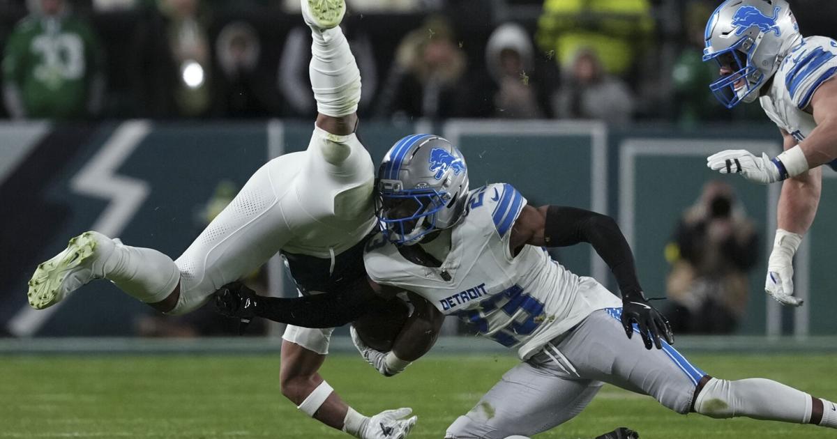 Dubious call seals Eagles' win over Lions and shakes up the NFC playoff race | NFL
