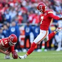 Mahomes rescue act saves Chiefs as Colts stumble | National