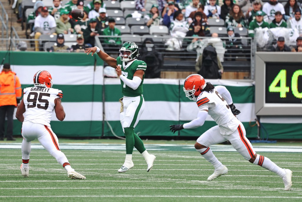 Justin Fields #7 of the New York Jets throws a pass during the game against the Cleveland Browns.