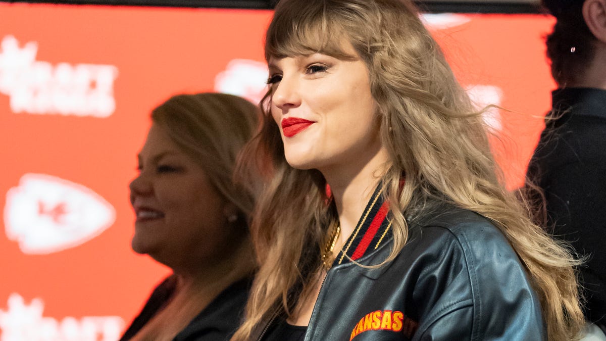Taylor Swift attends Chiefs' pivotal Week 12 matchup vs. Colts