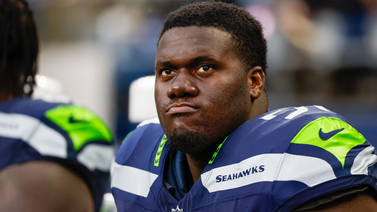 Breaking down Olu Oluwatimi's first 2025 start for Seahawks