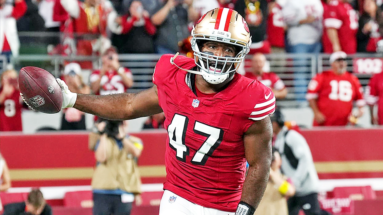 49ers Notebook: Huff expects to play vs. Rams; Trade deadline reactions; Warner's emoji of choice