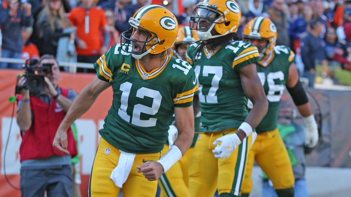 Aaron Rodgers on rivalry with Bears, villain status in Chicago