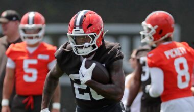 With Josh Jacobs game-time decision, Packers elevate depth to backfield