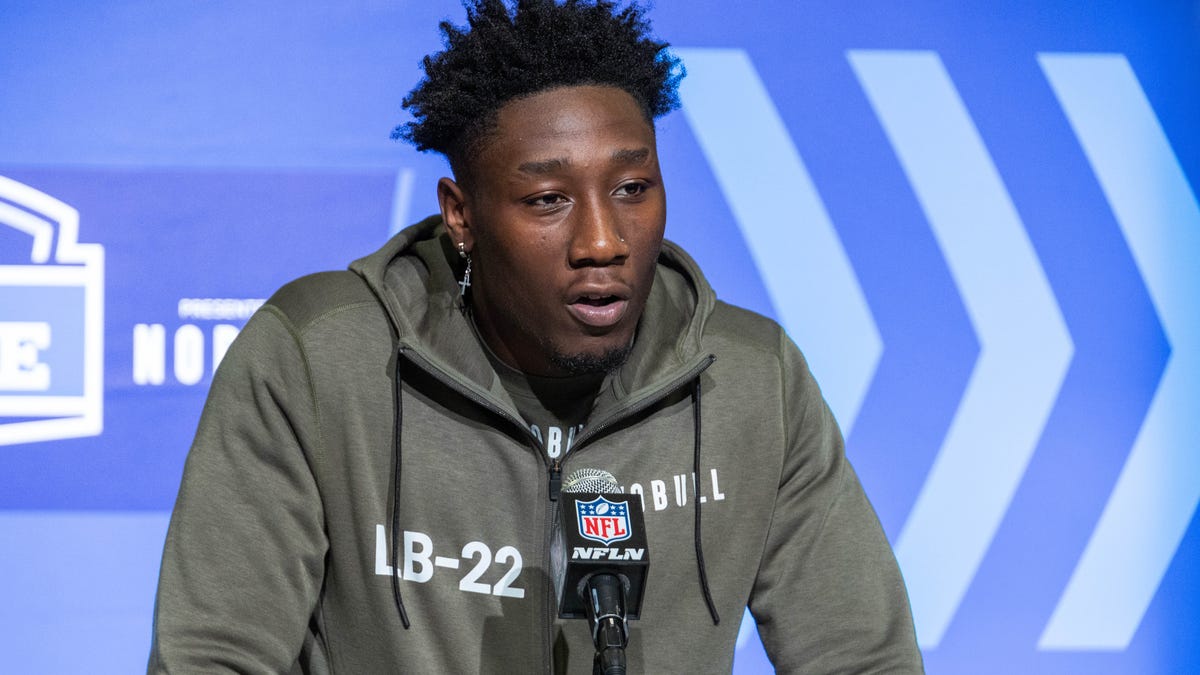 Dallas adds Overshown, Revel to 53-man roster, lose safety to IR