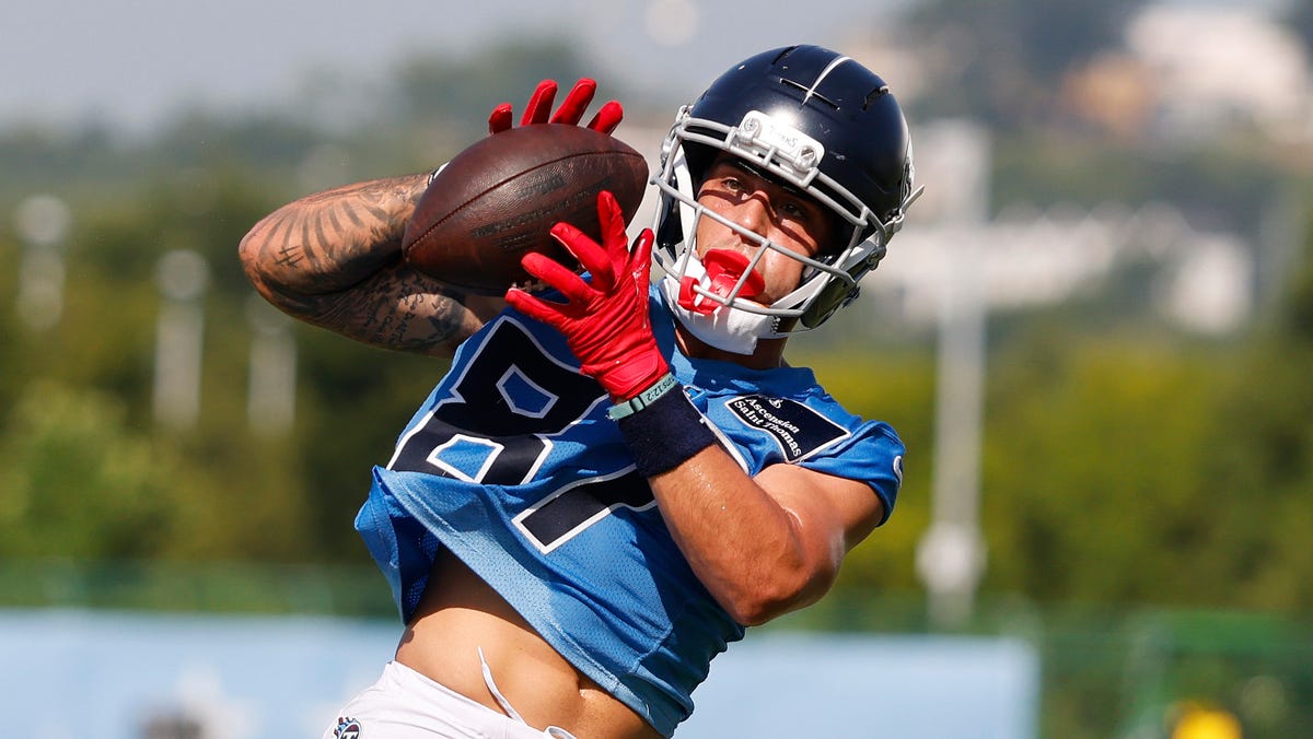 Tennessee Titans elevate Xavier Restrepo, activate Kalel Mullings