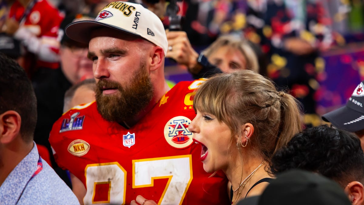 Is Taylor Swift in attendance for Chiefs-Cowboys Thanksgiving Week 12?