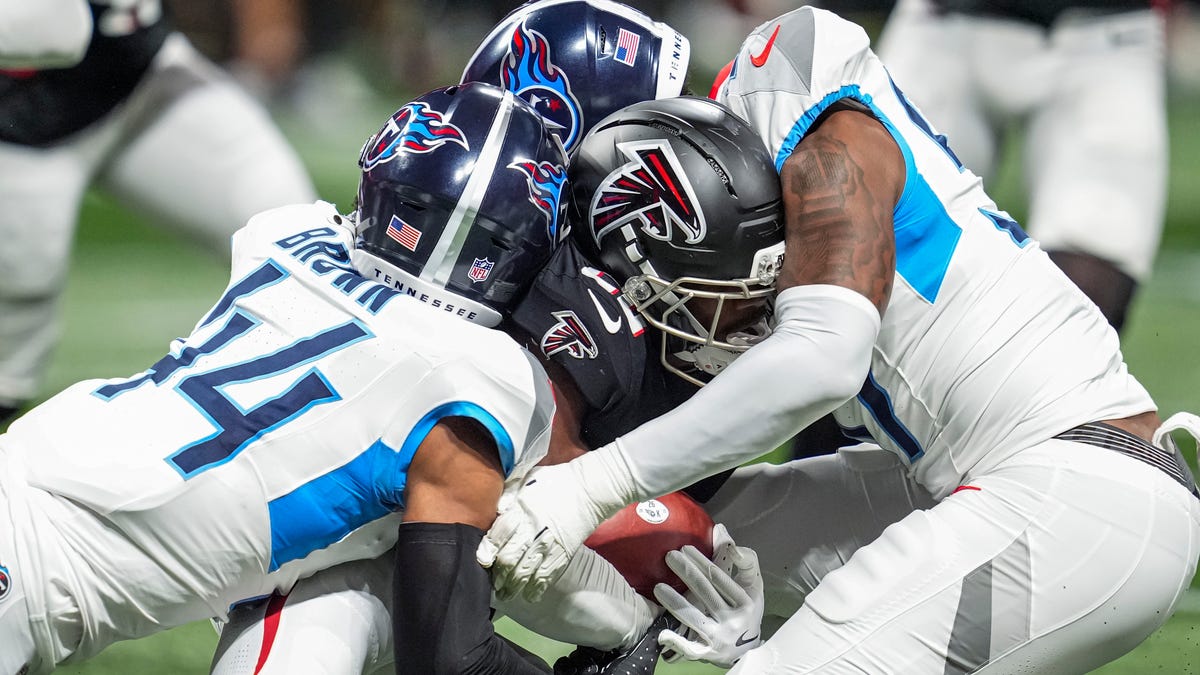 Tennessee Titans activate safety Mike Brown from injured reserve