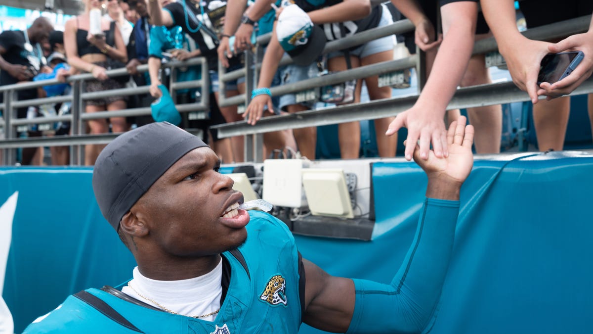 What were Travis Hunter's final rookie season statistics after surgery