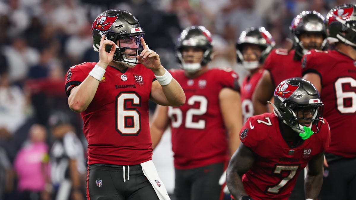 How to buy Tampa Bay Buccaneers vs New England Patriots NFL tickets