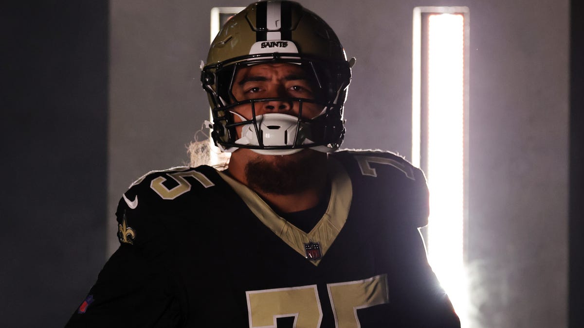 Tyler Shough, young tackles give offense some life