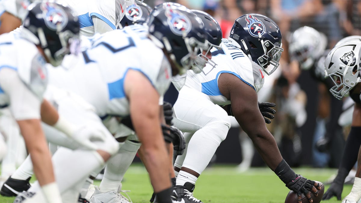 Tennessee Titans injury report: Lloyd Cushenberry sits