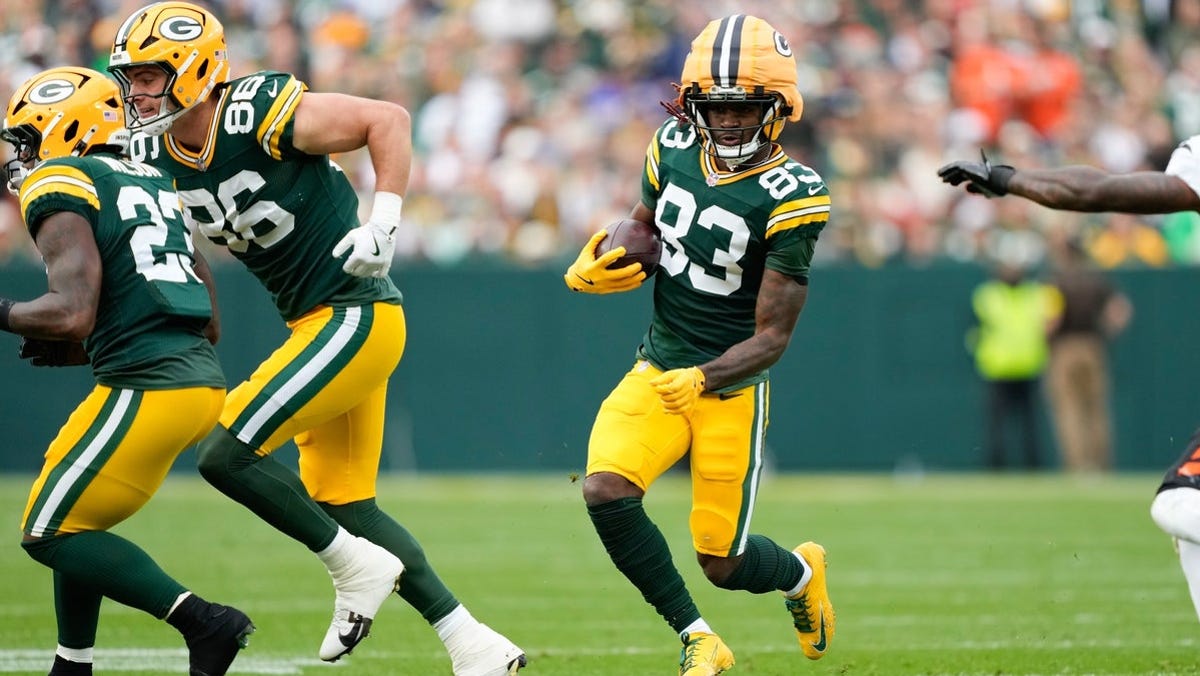 Savion Williams player props odds, tips and betting trends for Week 9