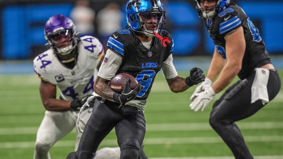 What positions do the Vikings have an edge at against the Lions?