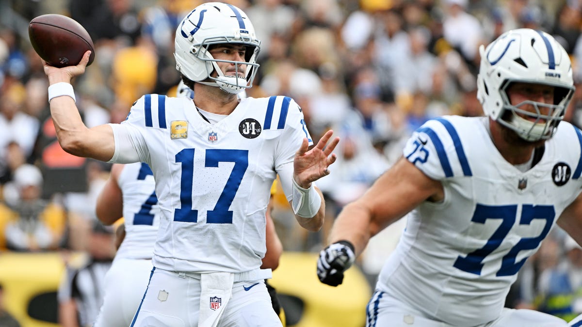 What did Daniel Jones do in Week 9? Colts QB's stats today vs. Steelers