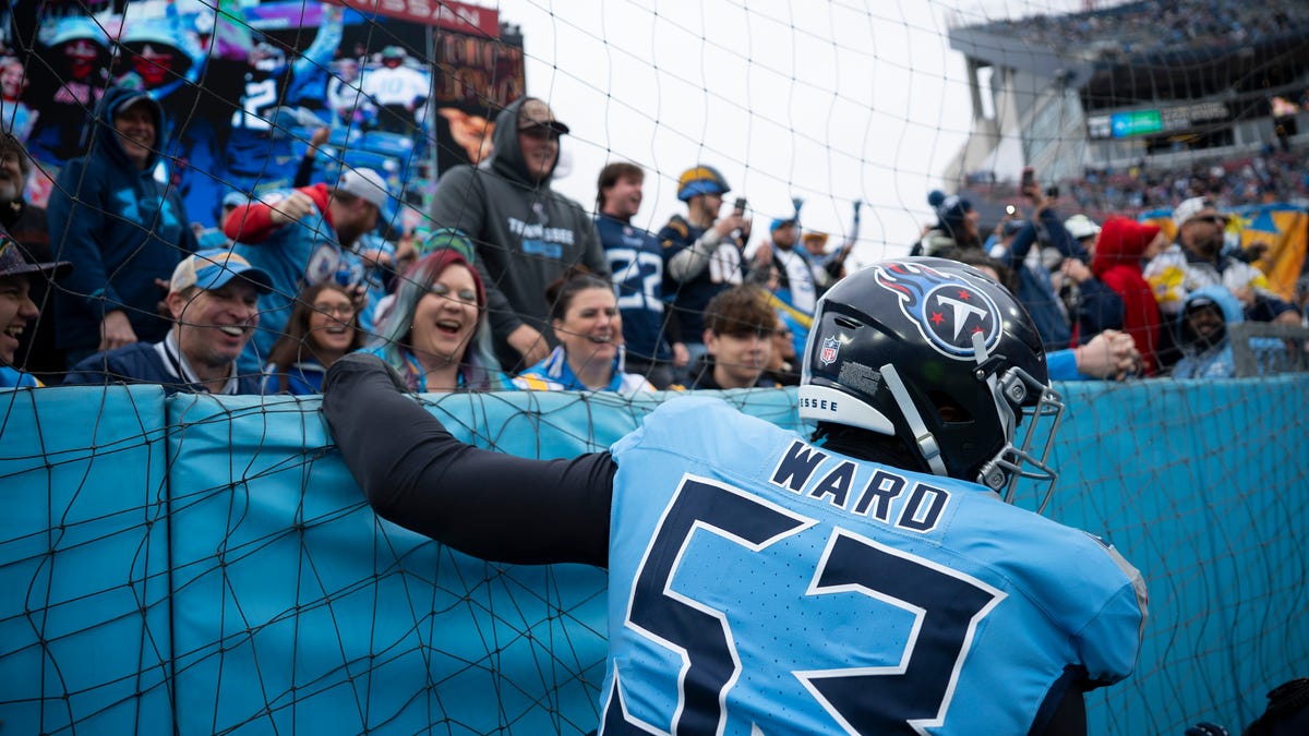 Titans NFL trade deadline candidates emerge in loss vs Chargers