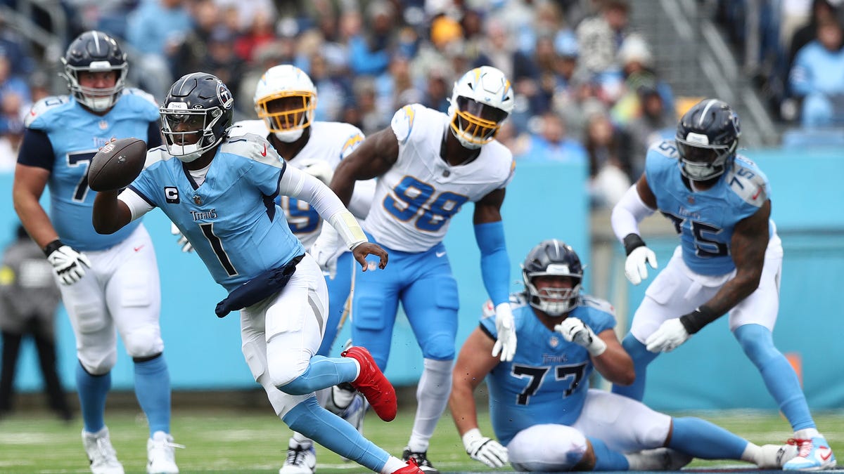 Tennessee Titans at the bye: Rebuilding amidst the rubble