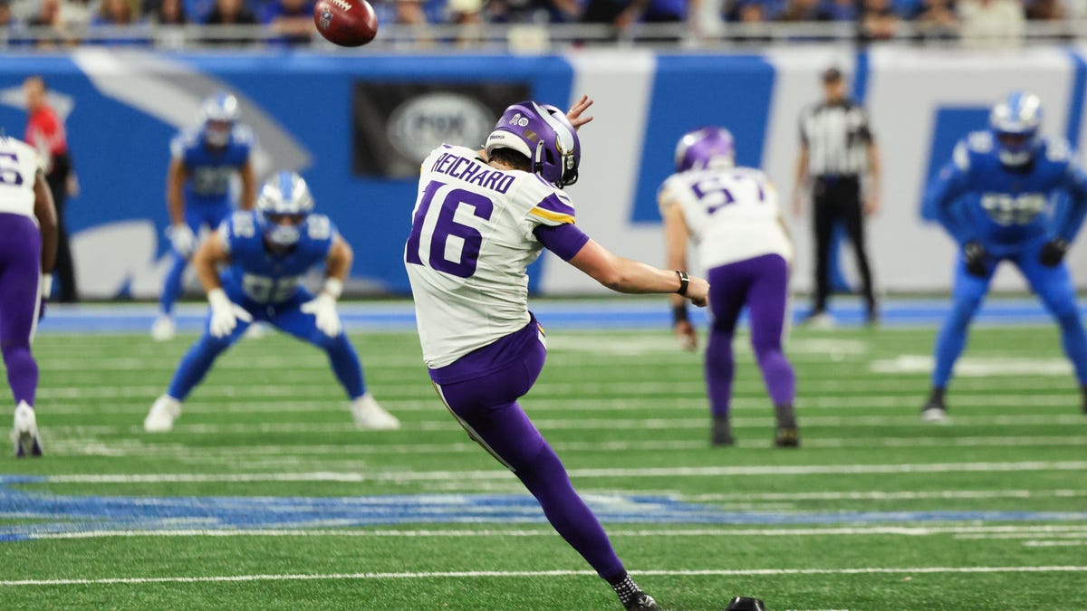 PFF grades from the Vikings win over the Lions in Week 9