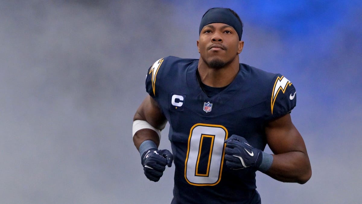 Chargers' Daiyan Henley plays hours after learning of brother's death