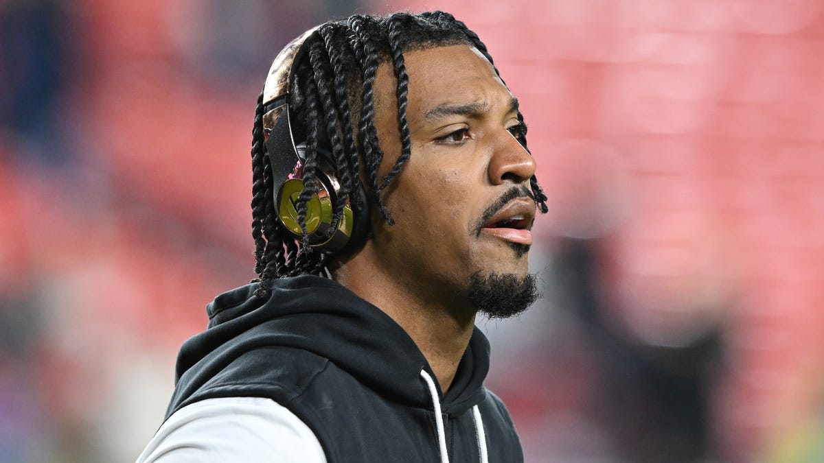 How much should Jayden Daniels play?