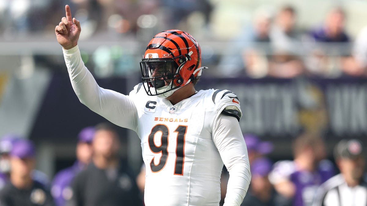 NFL trade deadline rumors, live updates, news, tracker for deals