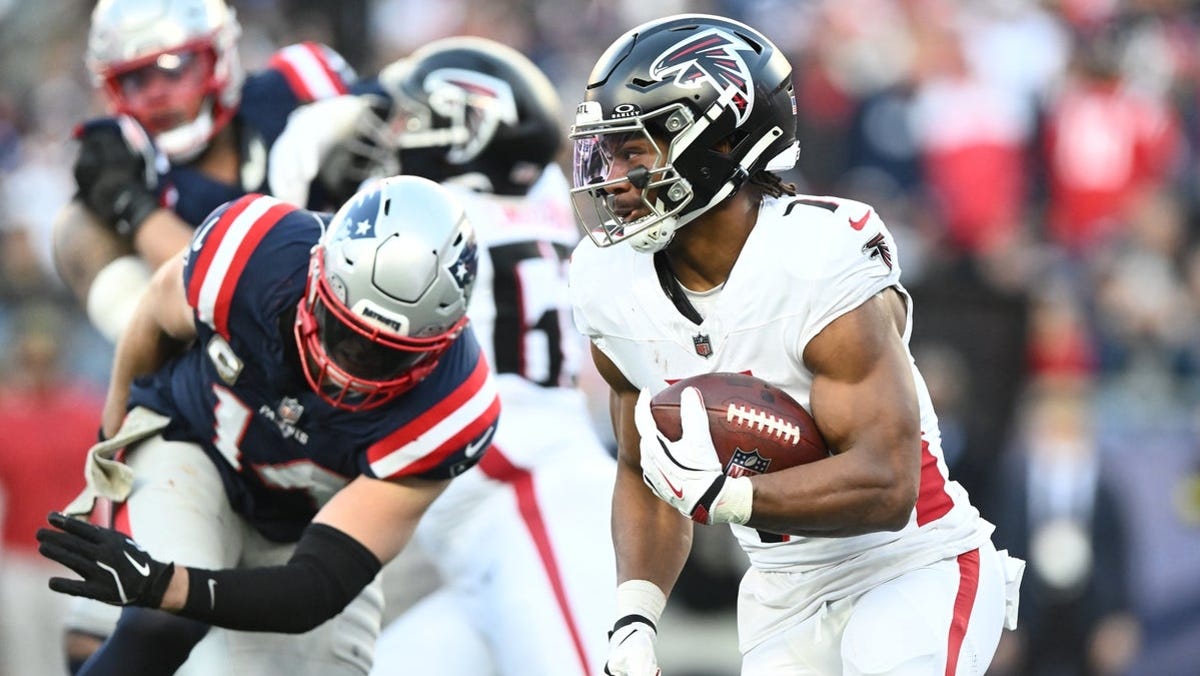 Bijan Robinson player props odds, tips and betting trends for Week 10