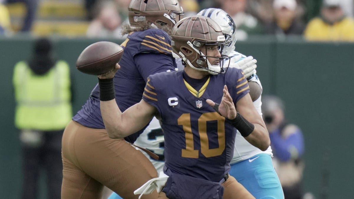Jordan Love player props odds, tips and betting trends for Week 10