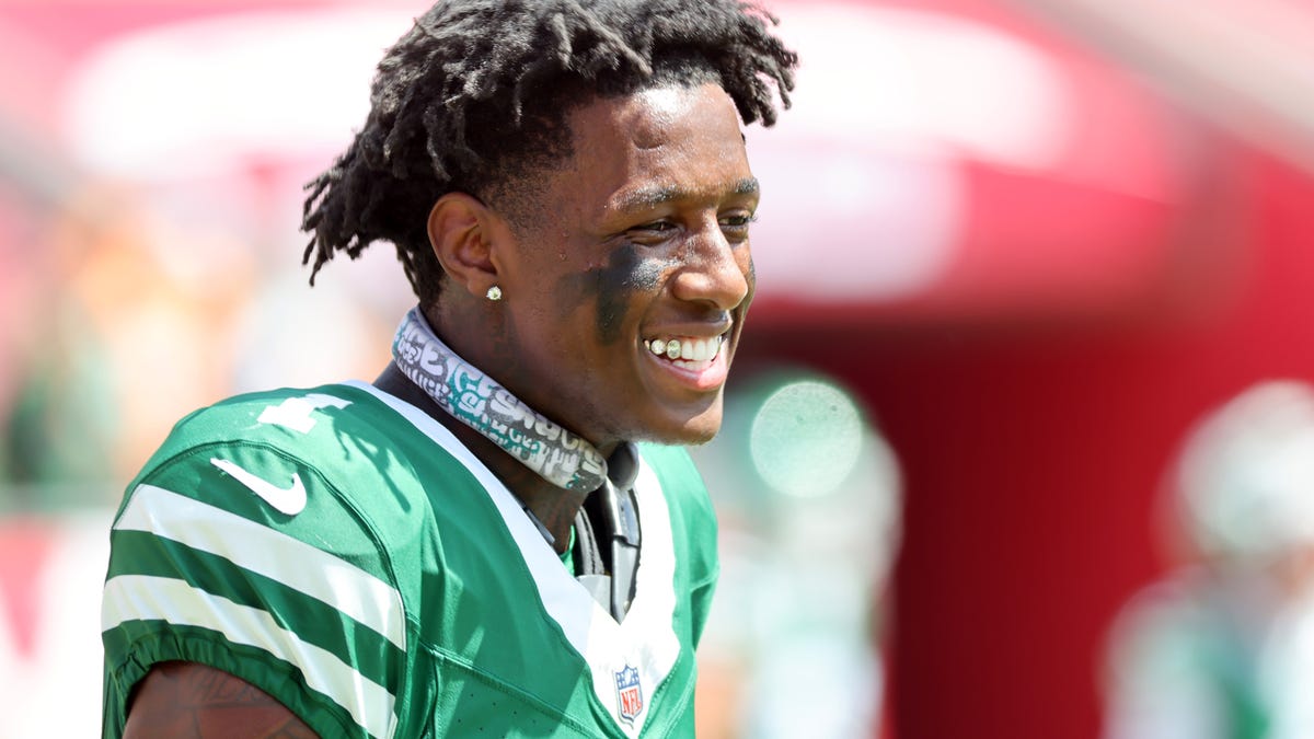 Young Jets fan cries, stomps, says he's a Colts fan