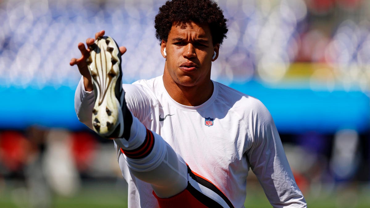 Former UW football star traded by Cleveland Browns to Chicago Bears