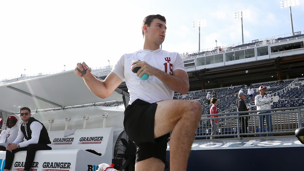 NFL execs and scouts have Fernando Mendoza as QB1 for Draft